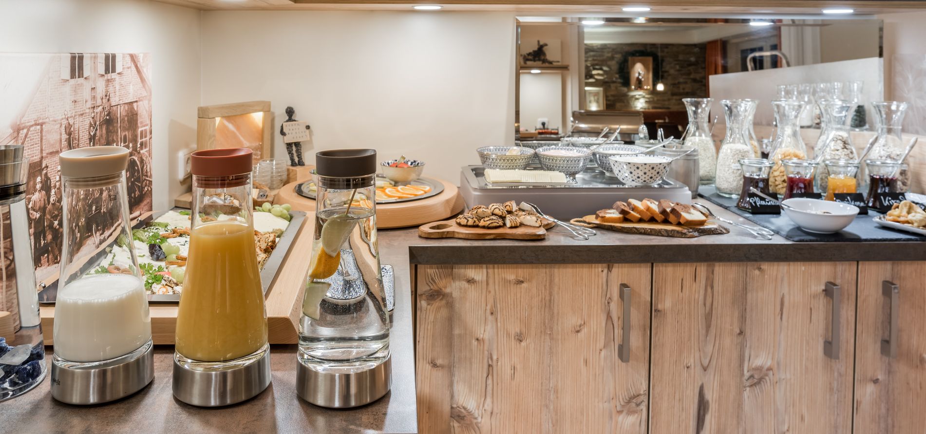 Reichhaltiges Frühstücksbuffett im Hotel Pension Fortuna - Das Saltzhotel